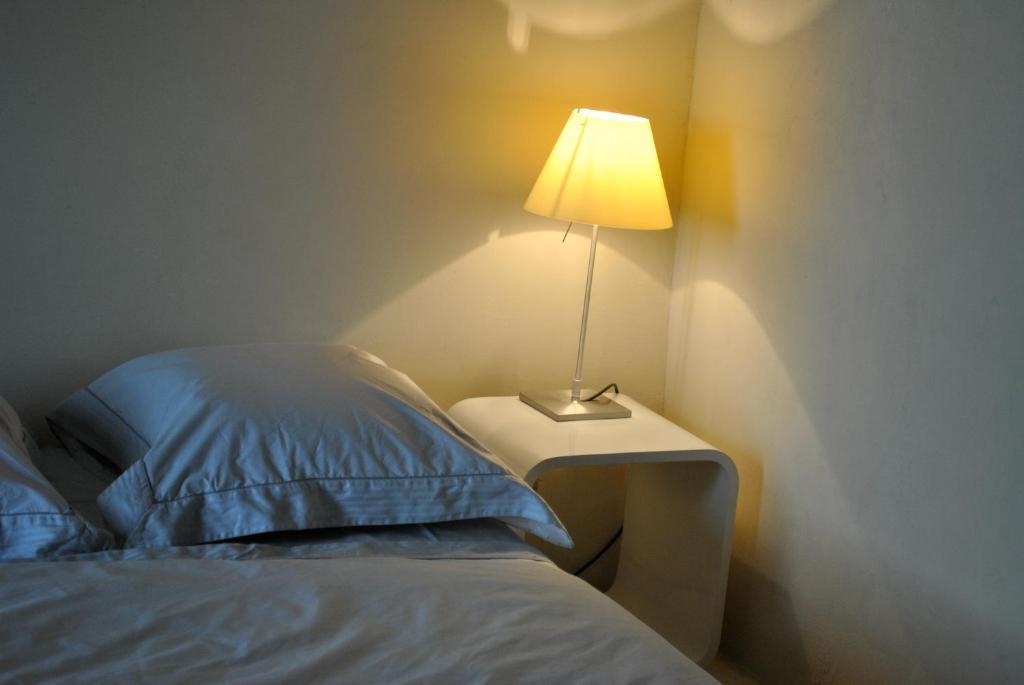 Les Foucauds Hotell Saint-Quentin-de-Caplong Rom bilde