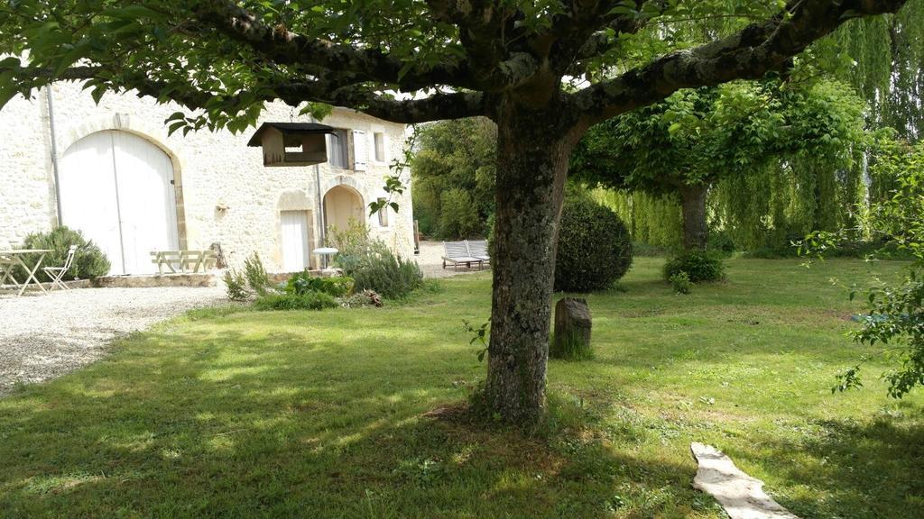 Les Foucauds Hotell Saint-Quentin-de-Caplong Eksteriør bilde